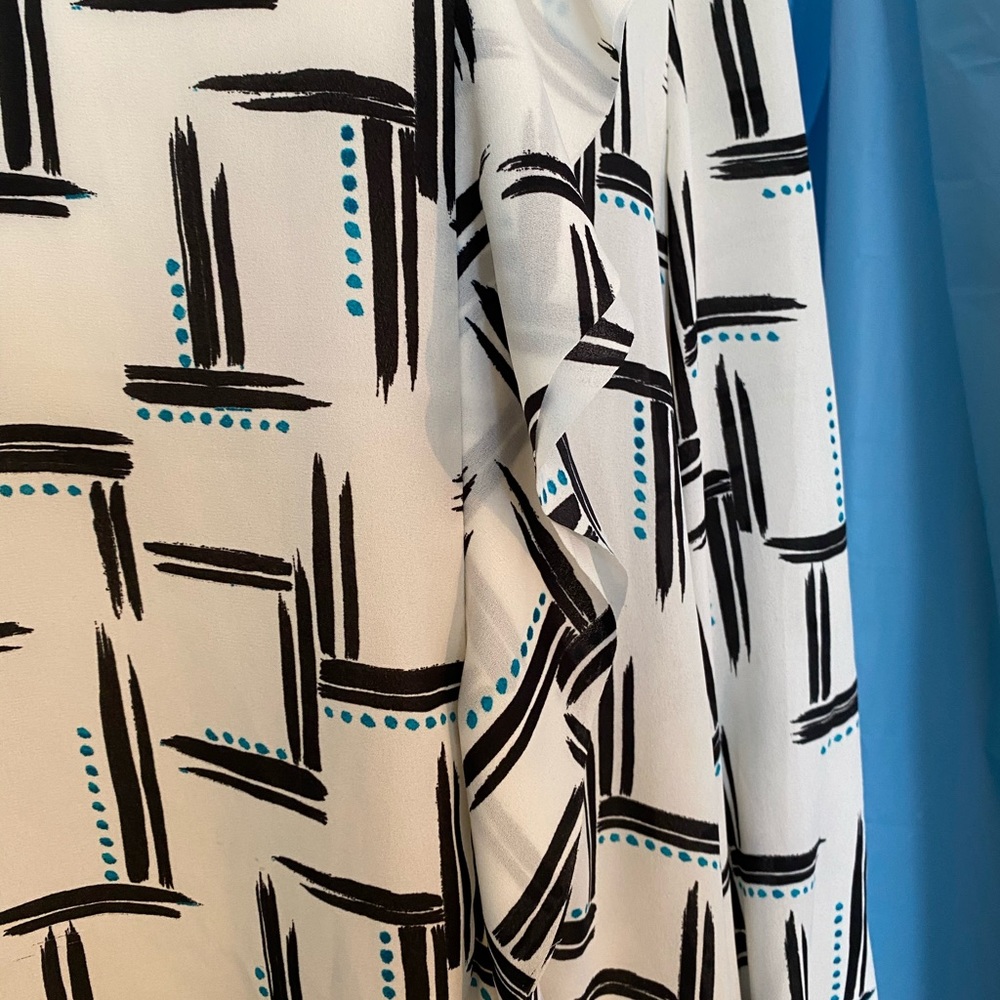 Blouse - Picture 2 of 8